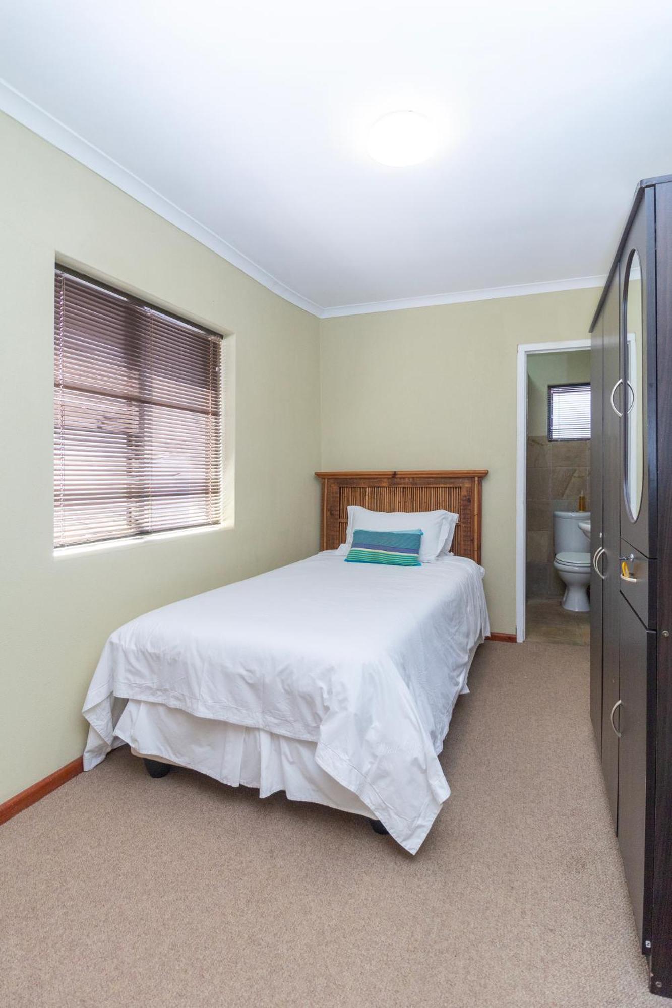 Whale Waters Self Catering Gansbaai De Kelders Exterior foto